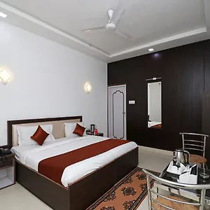Oyo 11526 Apollo Hotel